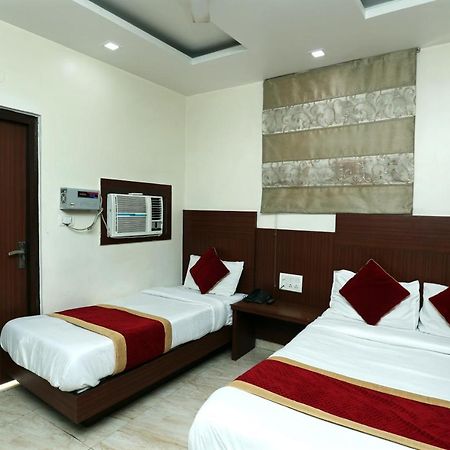 Hotel Toto International Dx New Delhi Buitenkant foto