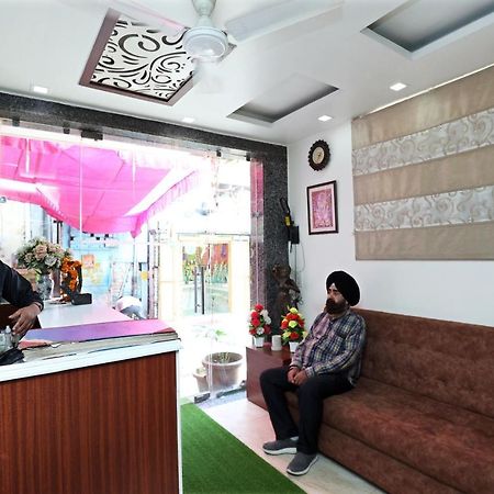 Hotel Toto International Dx New Delhi Buitenkant foto