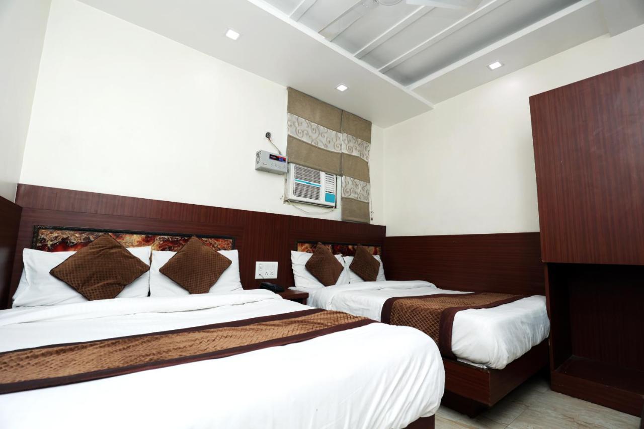Hotel Toto International Dx New Delhi Buitenkant foto
