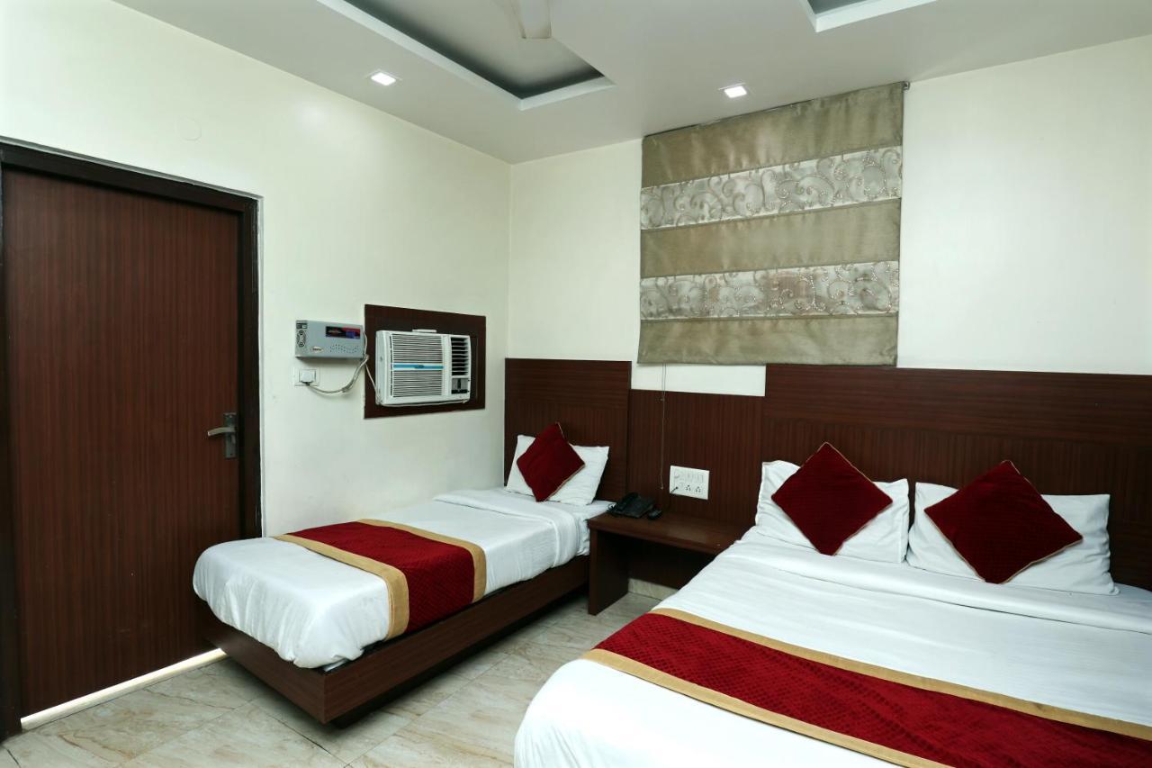 Hotel Toto International Dx New Delhi Buitenkant foto