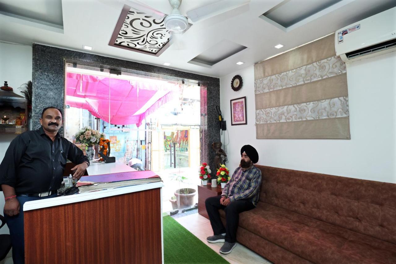 Hotel Toto International Dx New Delhi Buitenkant foto