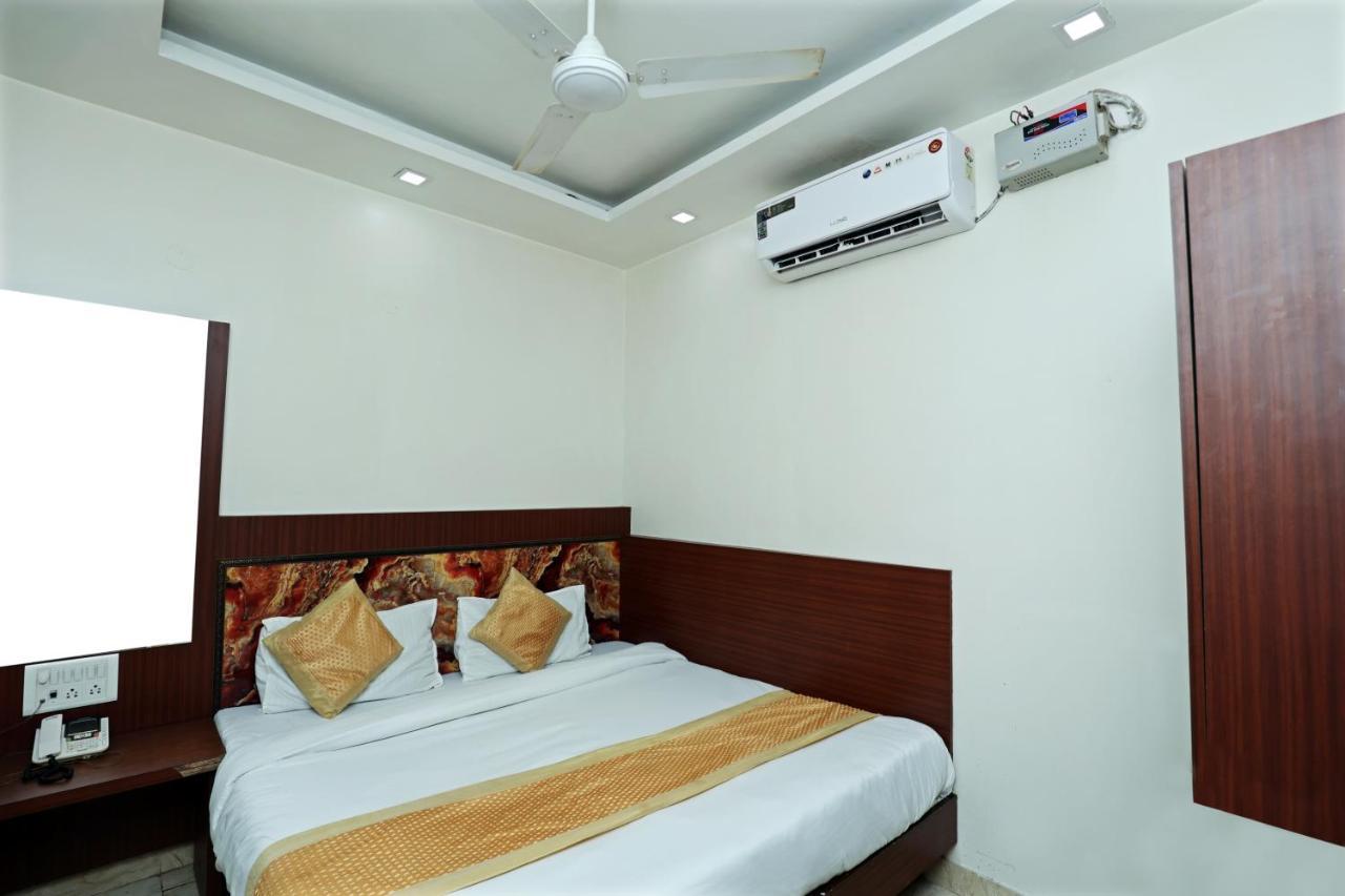 Hotel Toto International Dx New Delhi Buitenkant foto