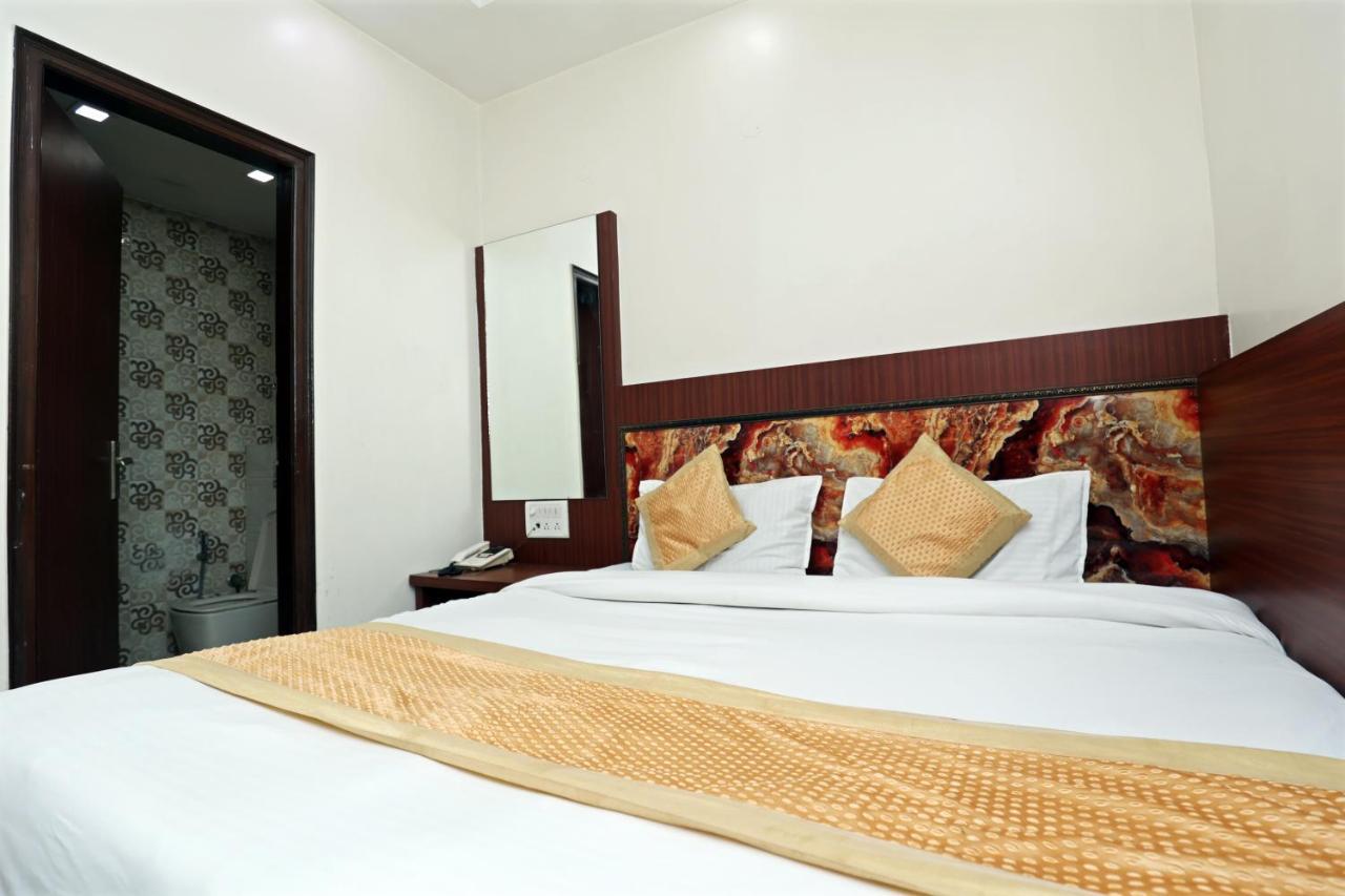 Hotel Toto International Dx New Delhi Buitenkant foto