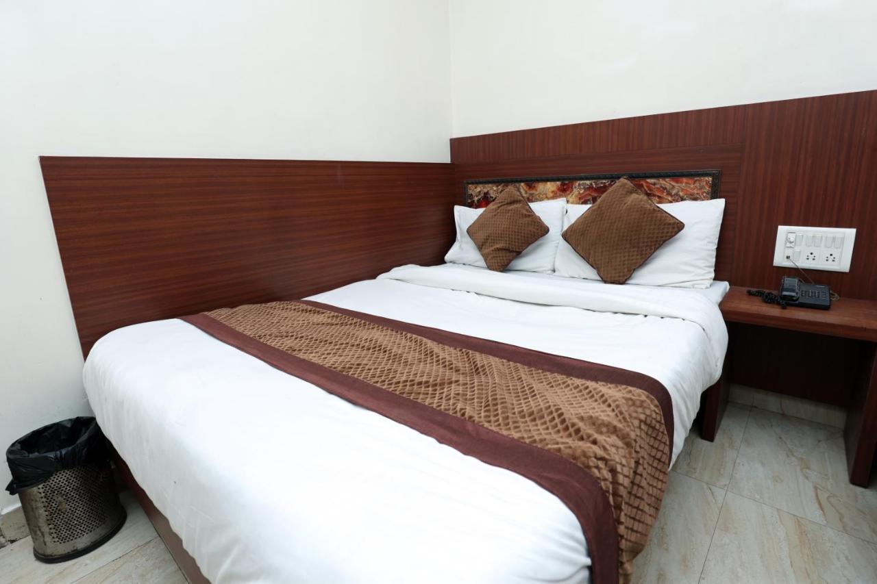 Hotel Toto International Dx New Delhi Buitenkant foto