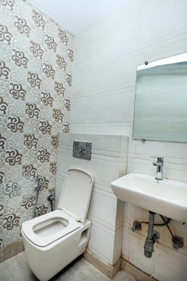 Hotel Toto International Dx New Delhi Buitenkant foto